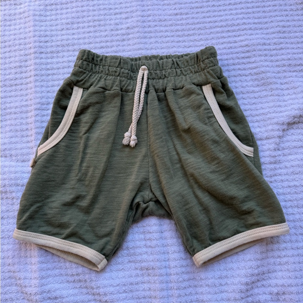 Childhoods Clothing retro shorts. Size: 5T. Color: Fern